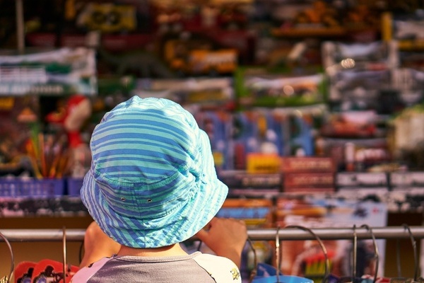 Kind, Spielsachen  Kind, Spielsachen