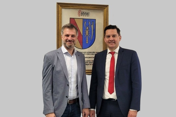  Bundestagsabgeordneter Dr. Johannes Fechner (rechts) und Brgermeister Kevin Schller (links)