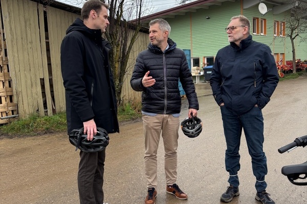 BM Kevin Sch&uuml;ller, MdB Yannick Bury und Gemeinderat Dr. Thomas Schonhardt im Gespr&auml;ch